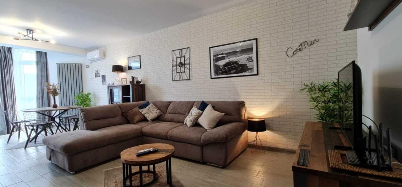 Vintage Breeze Apartment - Spa Pools Resort 마마이아 외부 사진