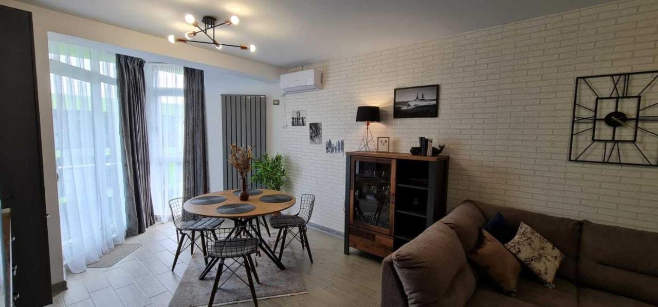 Vintage Breeze Apartment - Spa Pools Resort 마마이아 외부 사진