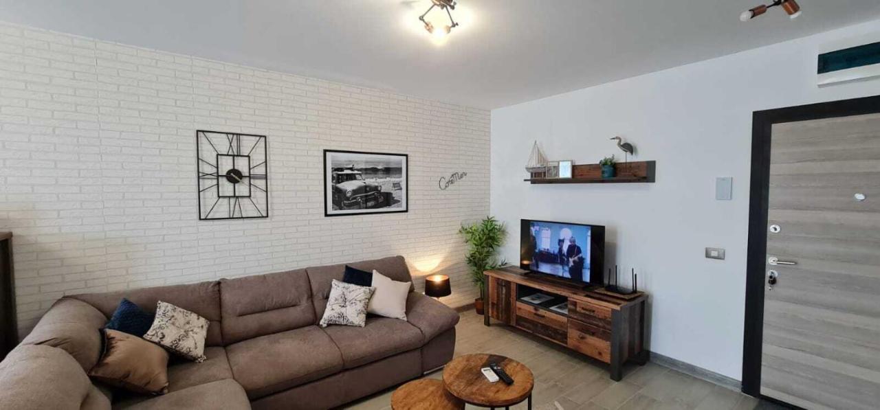 Vintage Breeze Apartment - Spa Pools Resort 마마이아 외부 사진