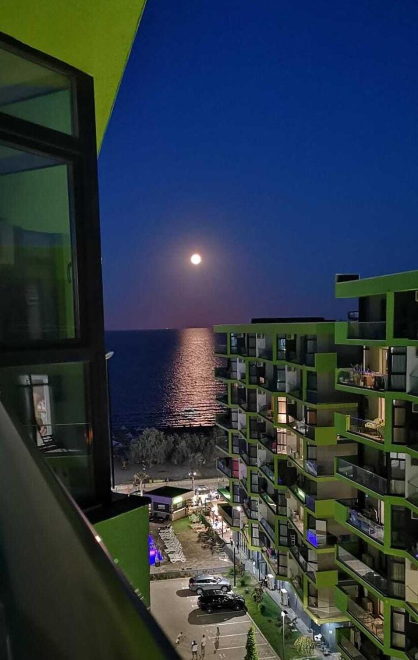 Vintage Breeze Apartment - Spa Pools Resort 마마이아 외부 사진