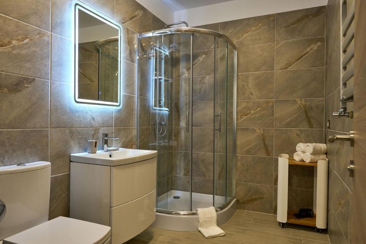 Vintage Breeze Apartment - Spa Pools Resort 마마이아 외부 사진